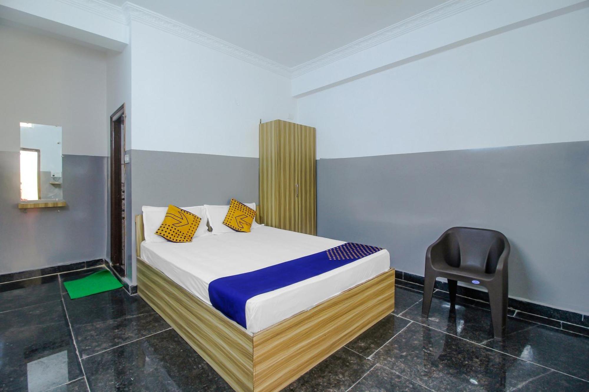 Spot On Mohit Gokul Lodge New Room'S Near Snow World Lalaguda Ngoại thất bức ảnh