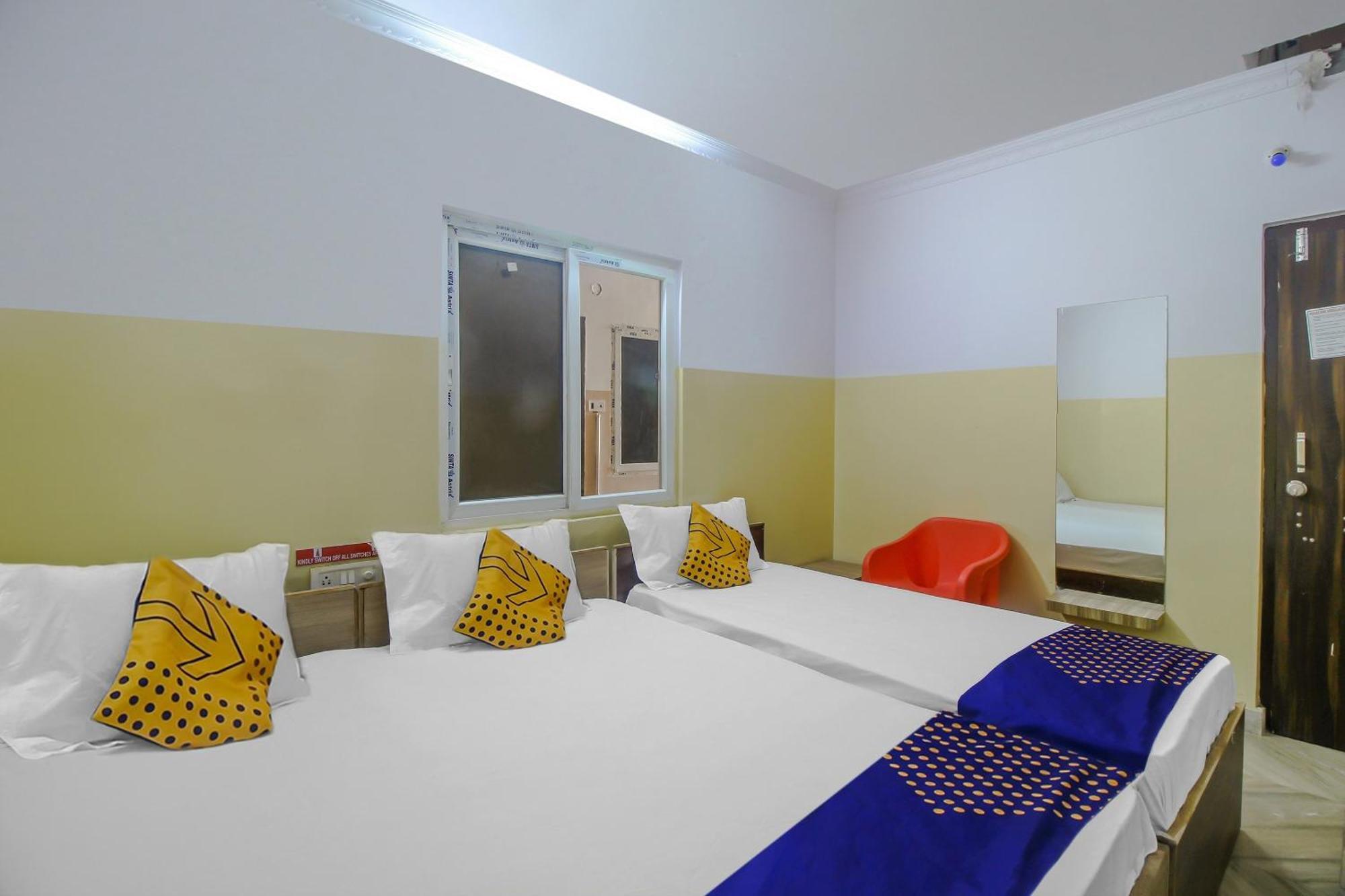 Spot On Mohit Gokul Lodge New Room'S Near Snow World Lalaguda Ngoại thất bức ảnh