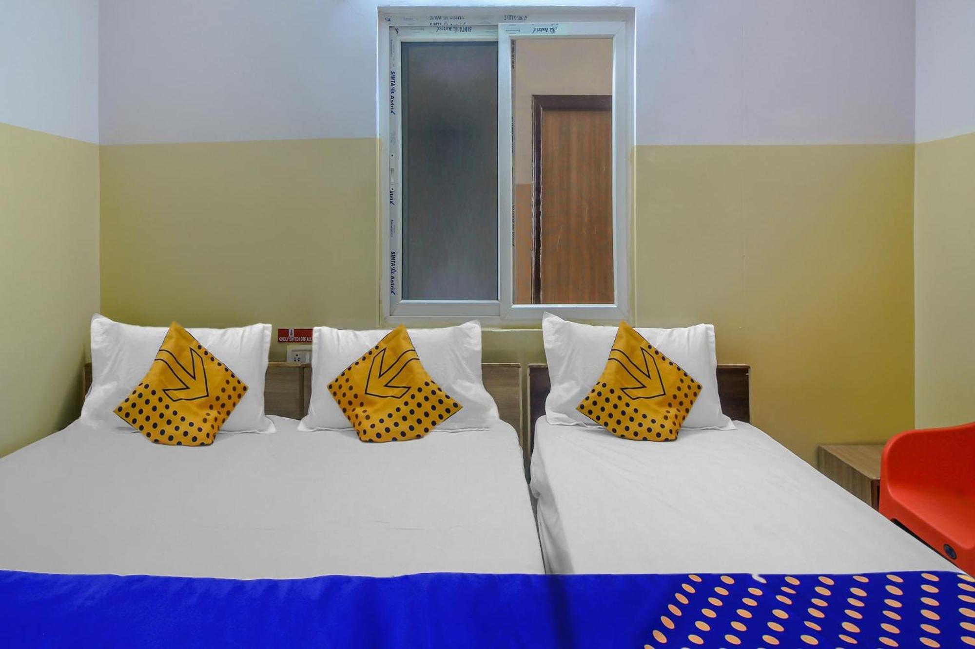 Spot On Mohit Gokul Lodge New Room'S Near Snow World Lalaguda Ngoại thất bức ảnh