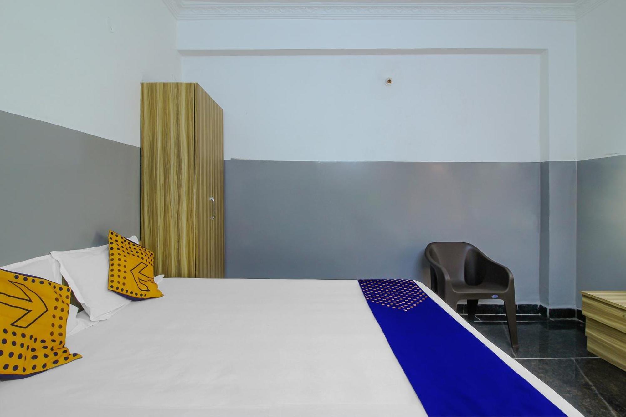 Spot On Mohit Gokul Lodge New Room'S Near Snow World Lalaguda Ngoại thất bức ảnh