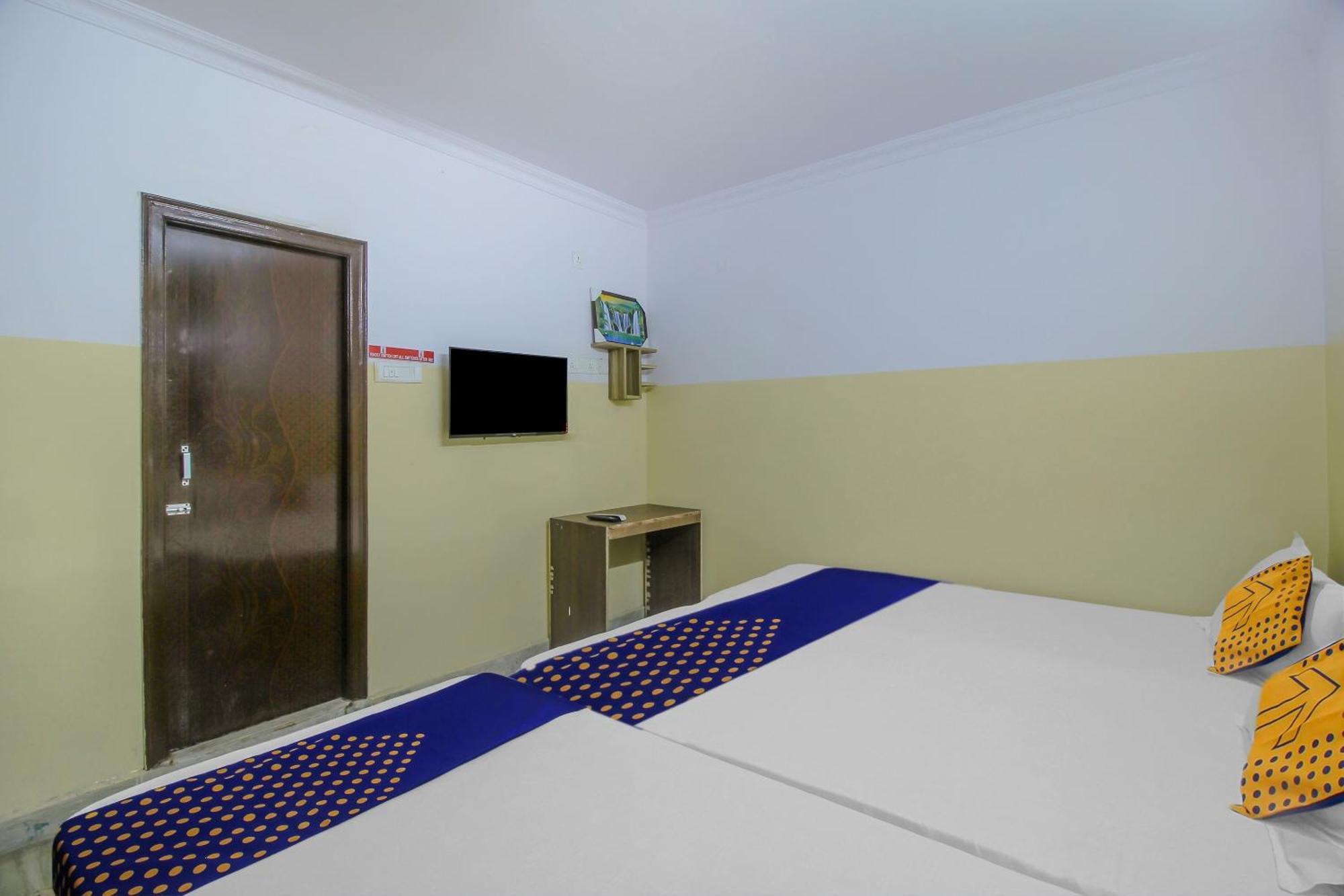 Spot On Mohit Gokul Lodge New Room'S Near Snow World Lalaguda Ngoại thất bức ảnh