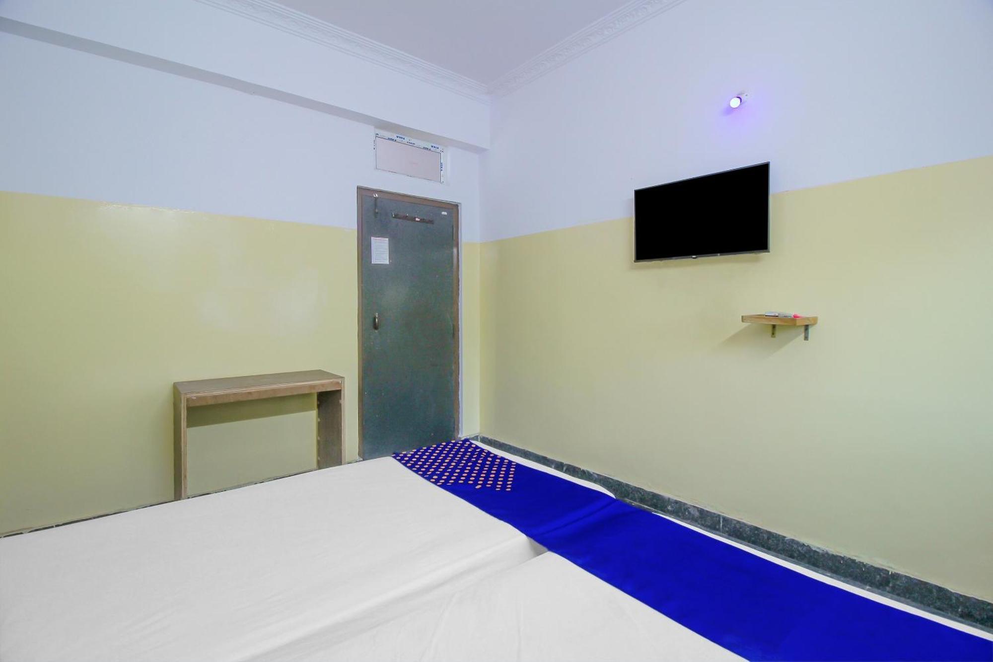 Spot On Mohit Gokul Lodge New Room'S Near Snow World Lalaguda Ngoại thất bức ảnh