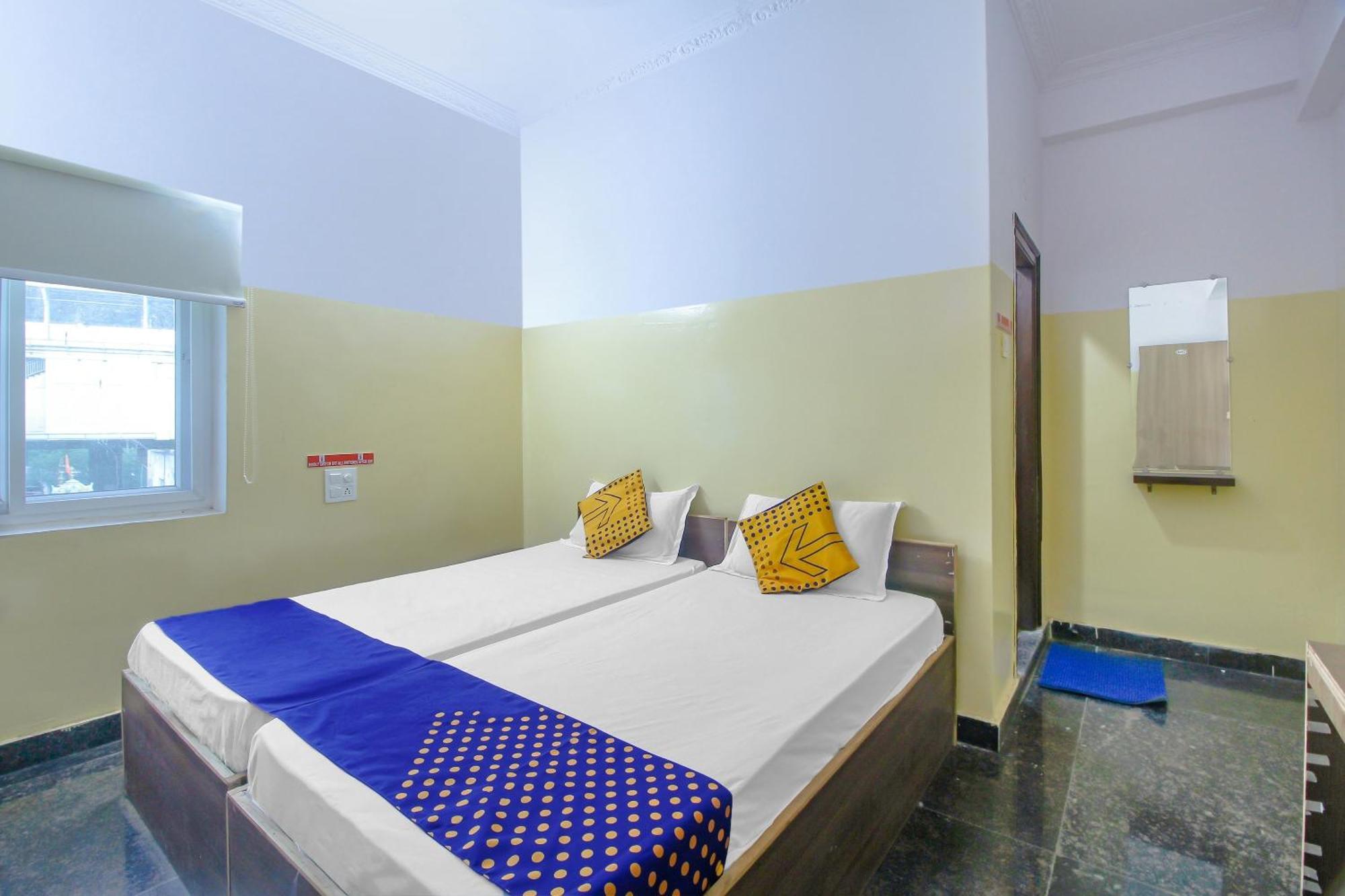 Spot On Mohit Gokul Lodge New Room'S Near Snow World Lalaguda Ngoại thất bức ảnh