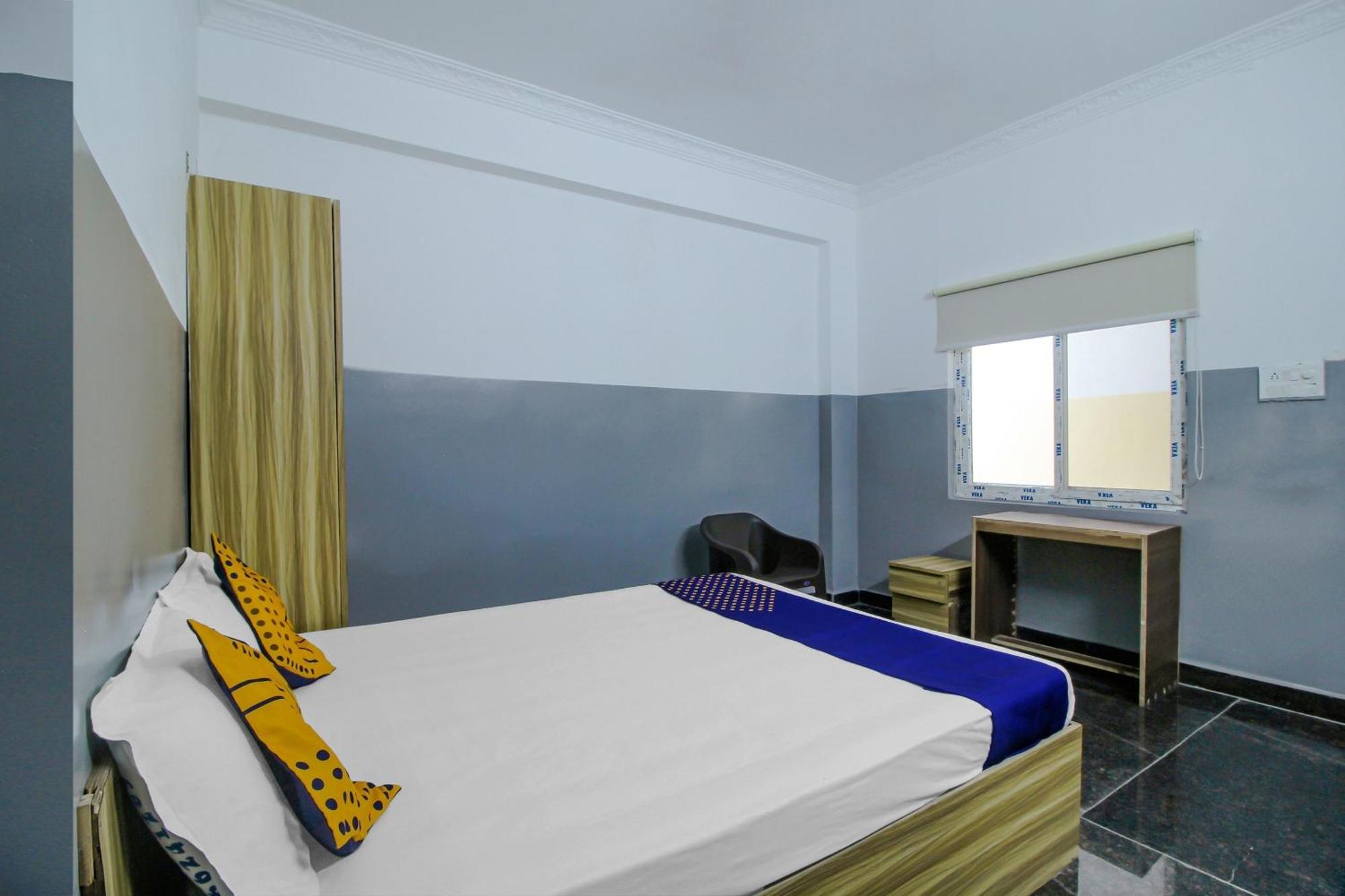 Spot On Mohit Gokul Lodge New Room'S Near Snow World Lalaguda Ngoại thất bức ảnh